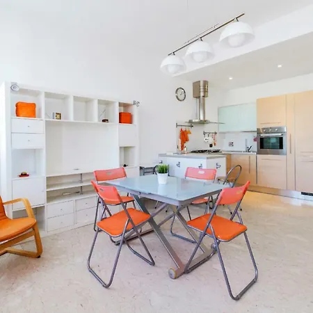 Orange * בולוניה